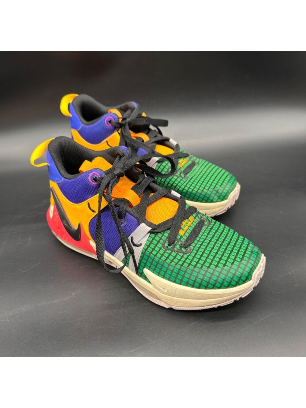 Nike LeBron Witness 7 Basketball Tennis Shoes 5Y Multicolor Youth Sneaker Bright